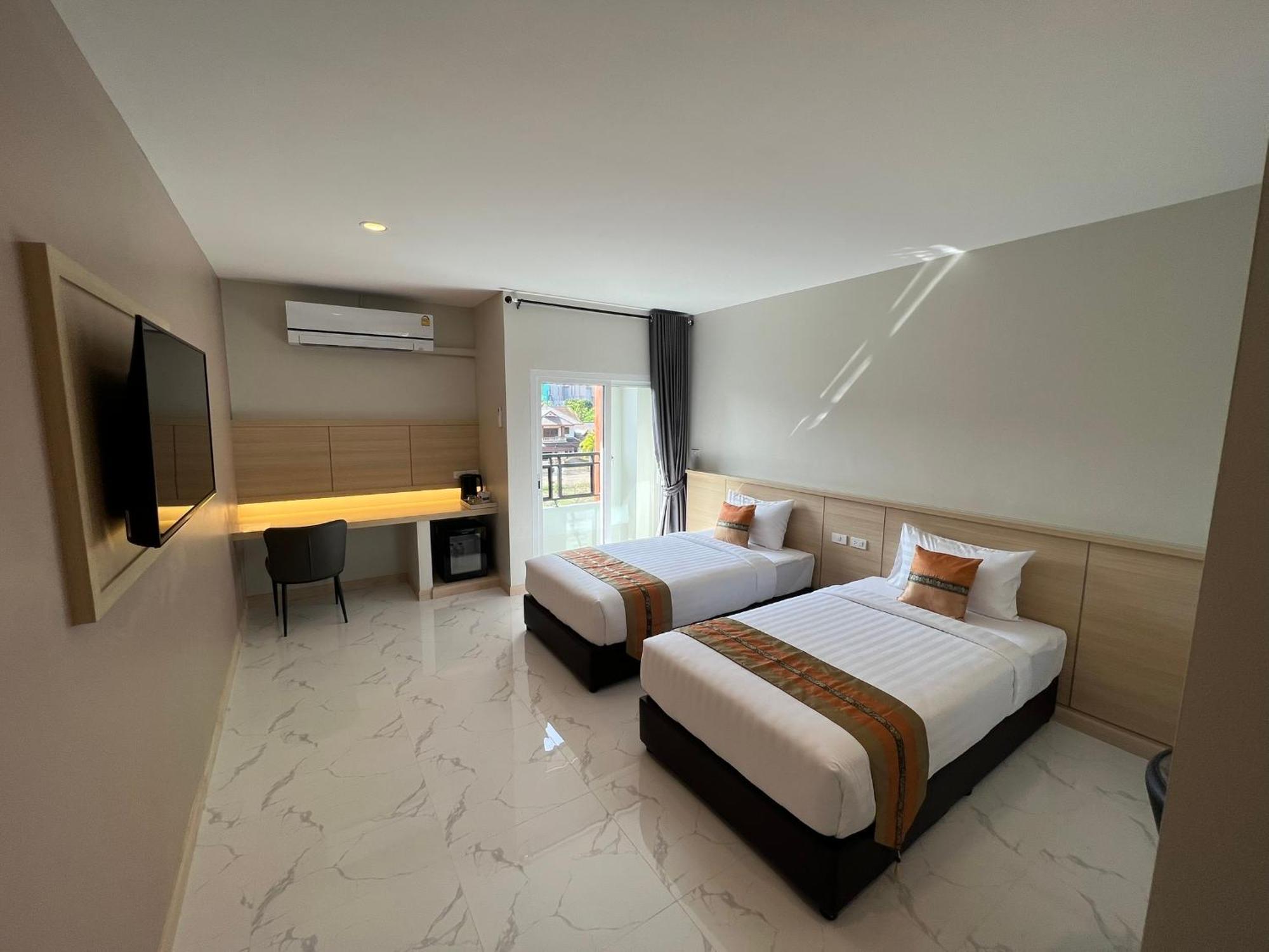 The Hub Suratthanl Surat Thani Exterior photo