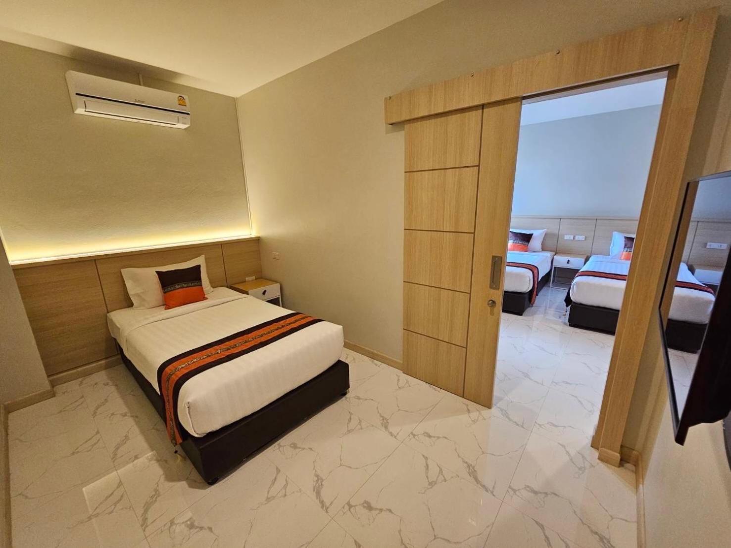 The Hub Suratthanl Surat Thani Exterior photo