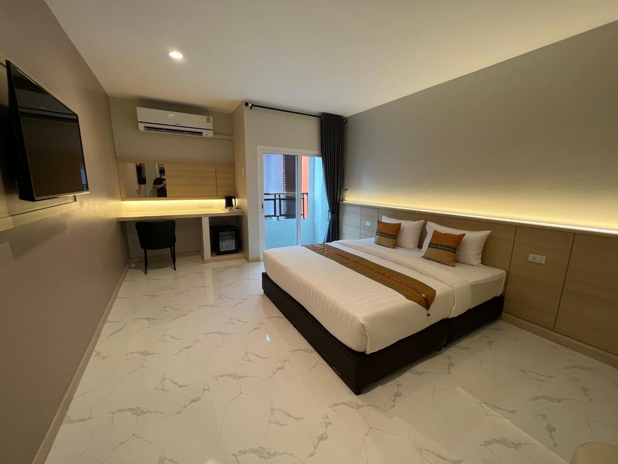 The Hub Suratthanl Surat Thani Exterior photo