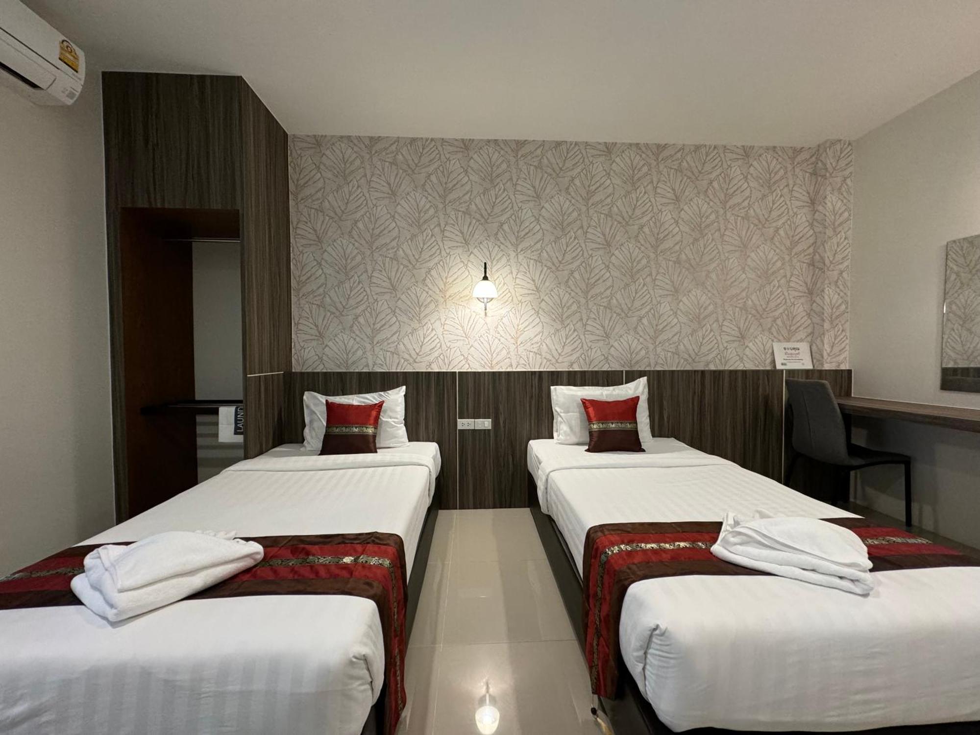 The Hub Suratthanl Surat Thani Exterior photo